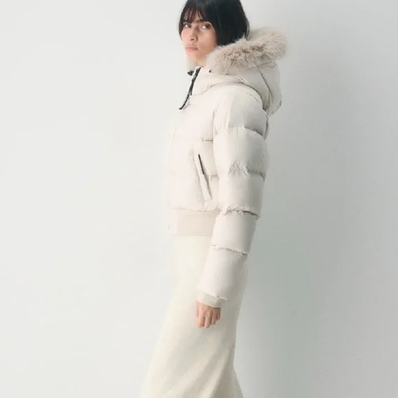 Aritzia Super Puff Chalet with faux fur - Picture 3 of 6